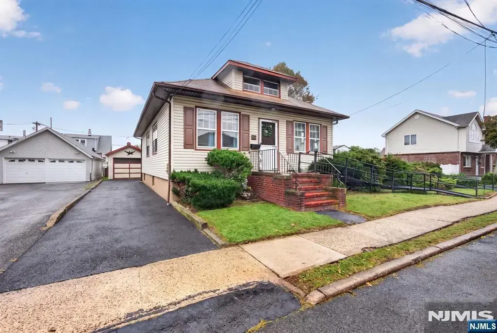 318 1st Street, Saddle Brook