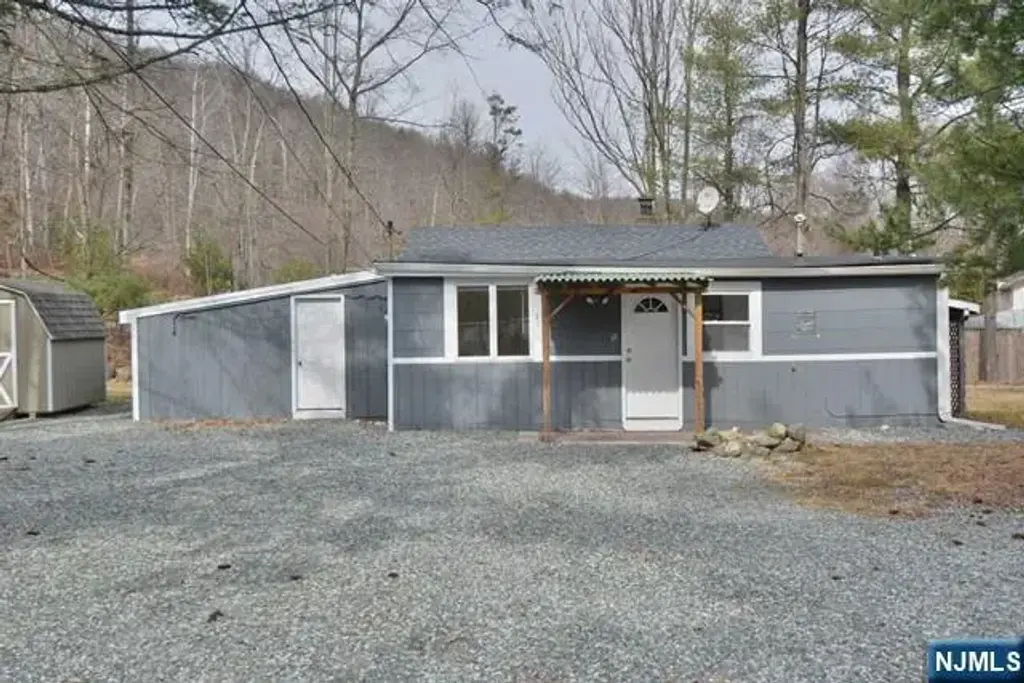 1793 Union Valley Cottage #1 (, West Milford
