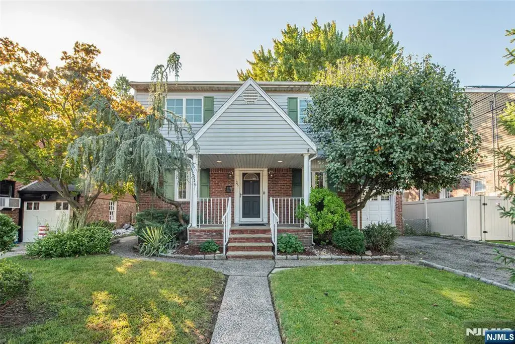 126 Hillman Drive, Elmwood Park