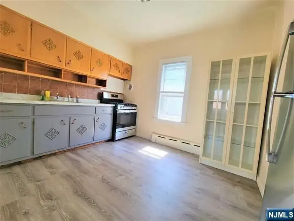 225 Warren 3rd Fl, Fort Lee