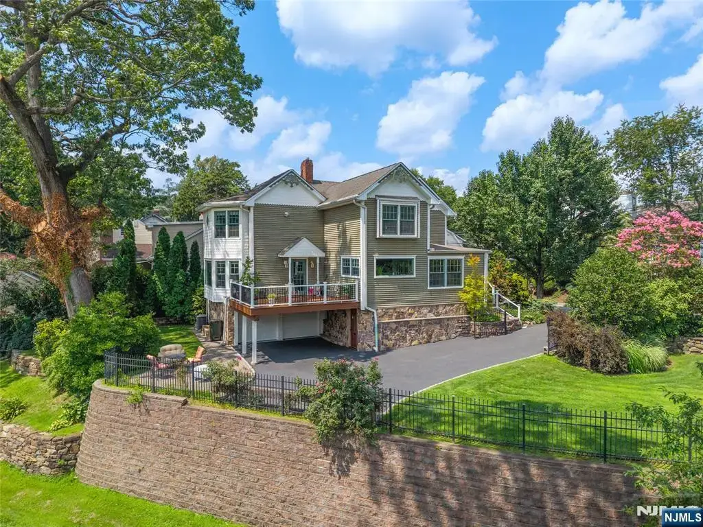 67 Vreeland Avenue, Nutley