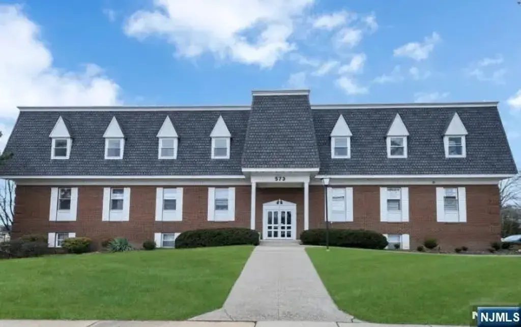 573 Valley Road 9 A, Wayne
