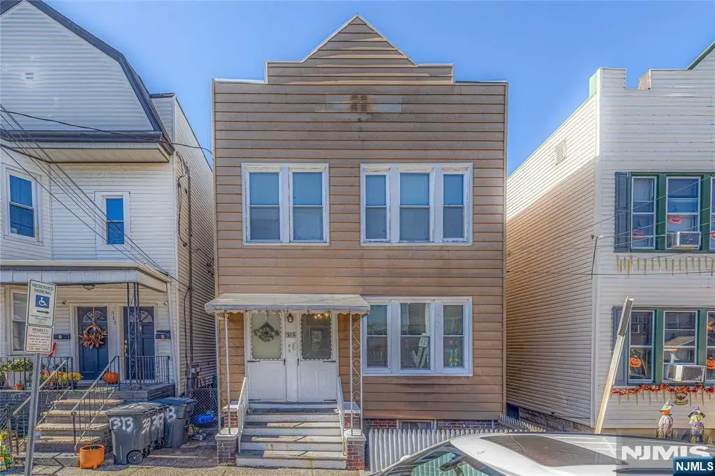 315 Pearsall Avenue, Jersey City