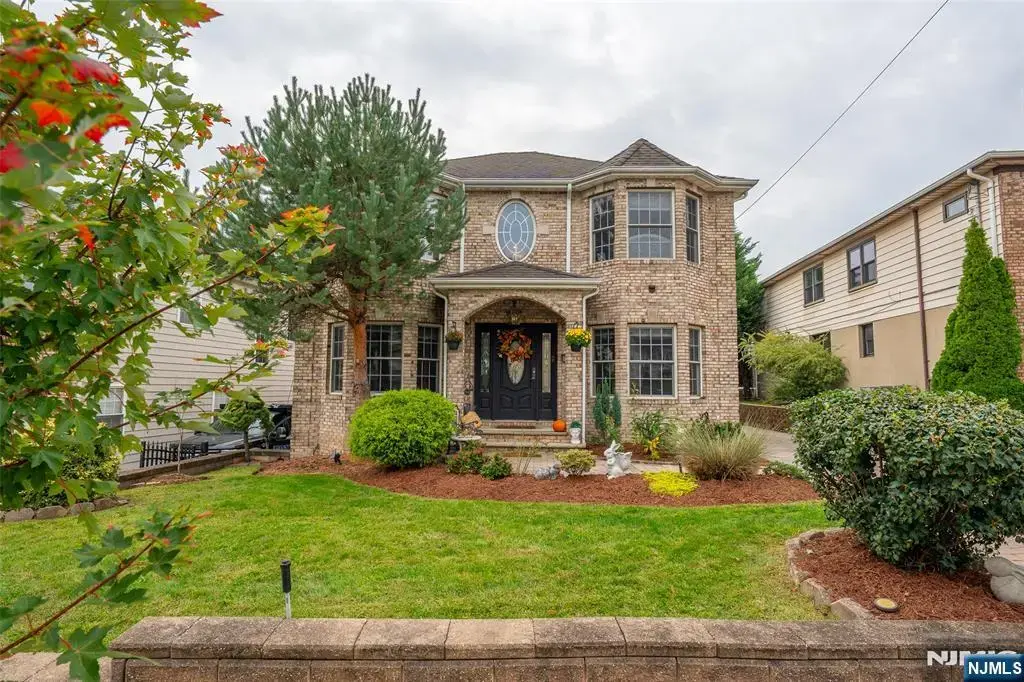 664 Teneyck Avenue, Lyndhurst