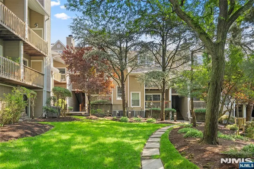 531 Windsor Drive, Palisades Park