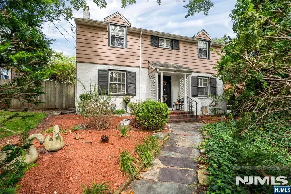 81 Grayson Place, Teaneck