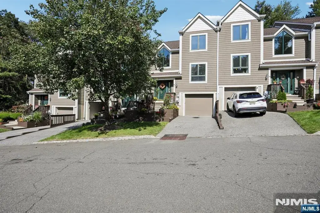 45 Mill Pond Road, Woodland Park