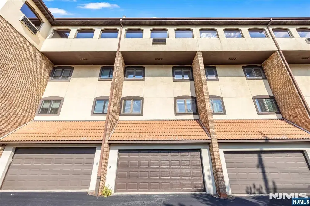 300 Gorge 8, Cliffside Park