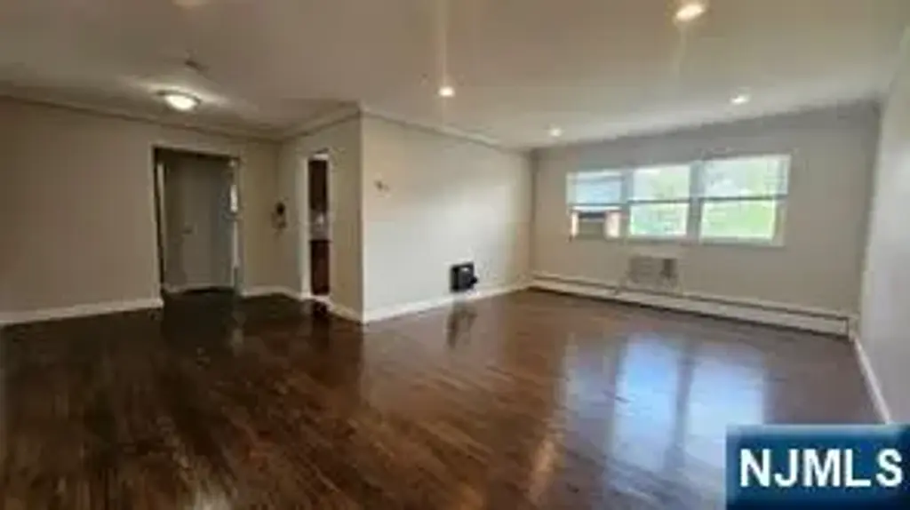 1628 Valley 2c, Fort Lee