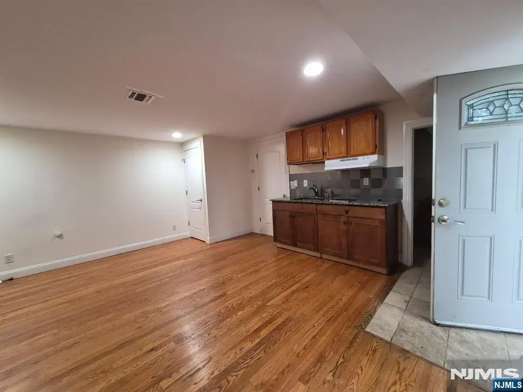 18 E Oakdene A, Palisades Park