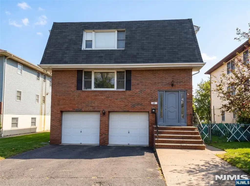 527 Stuyvesant, Lyndhurst