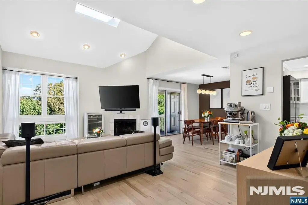 569 Windsor Drive, Palisades Park