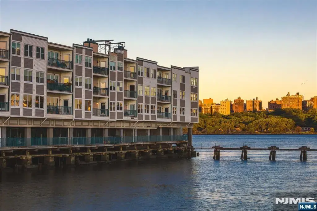 116 The Promenade, Edgewater