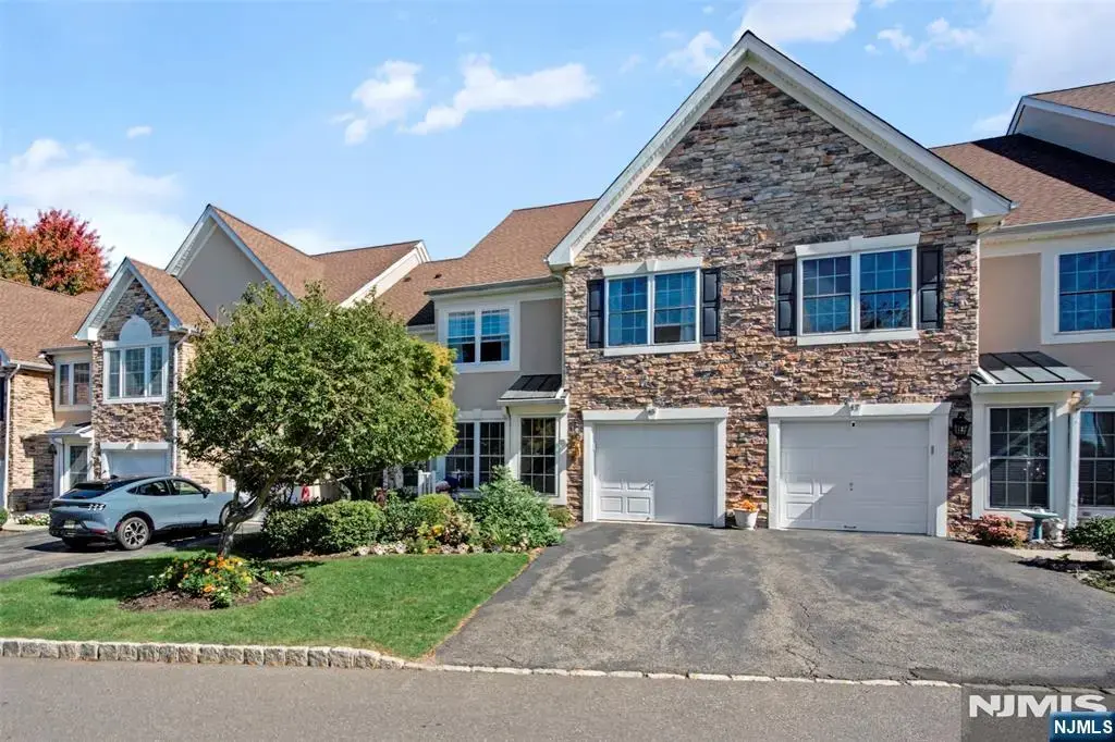 45 Magnolia Way, North Haledon
