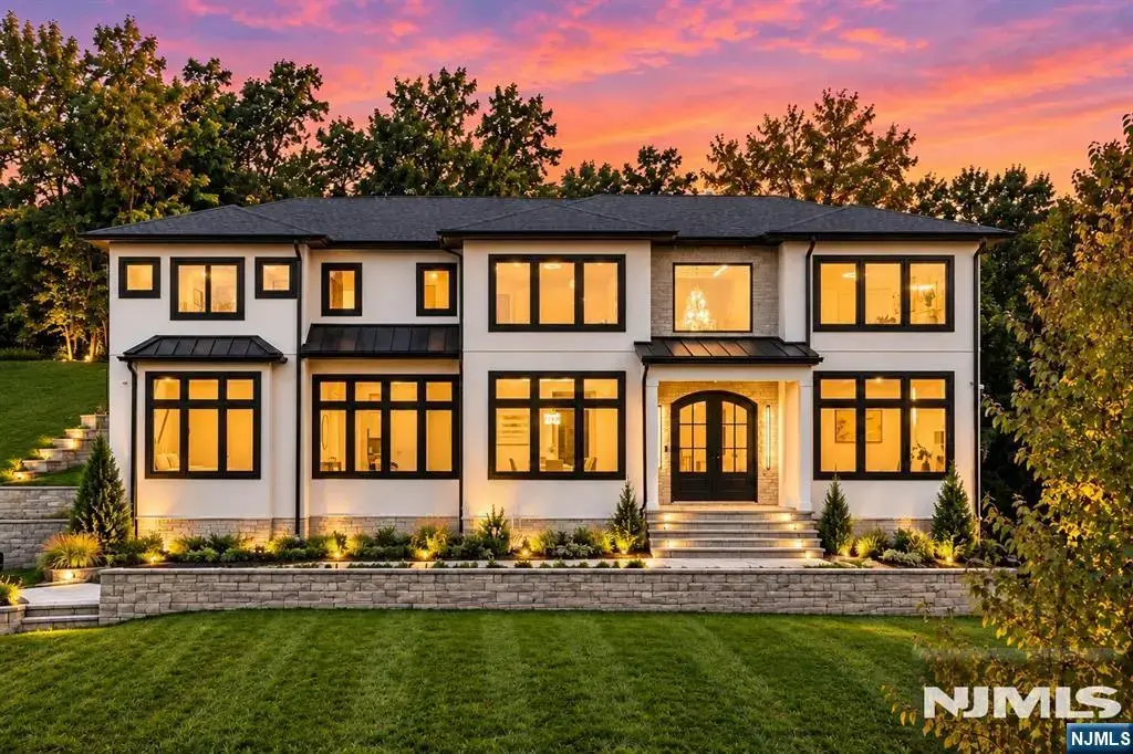 6 Cliffside Drive, Livingston