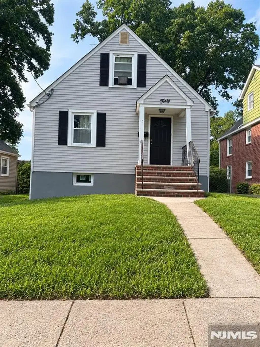 40 Seminole Avenue, Dumont