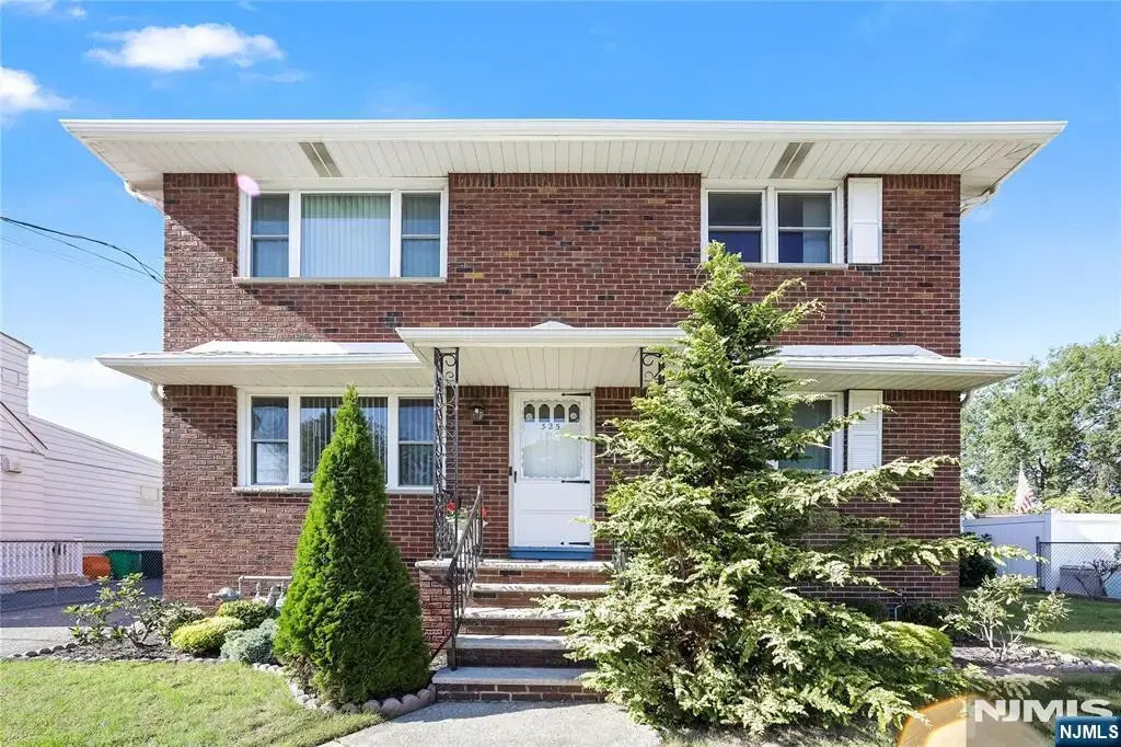 325 Grant Avenue, Lyndhurst