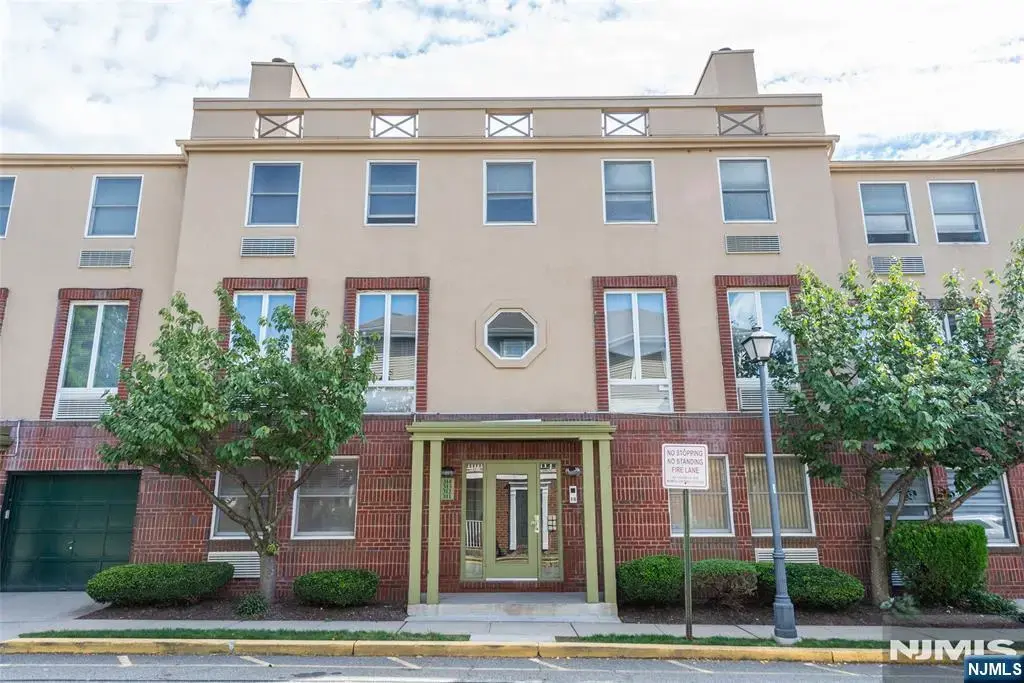 50 Pine Street, Montclair