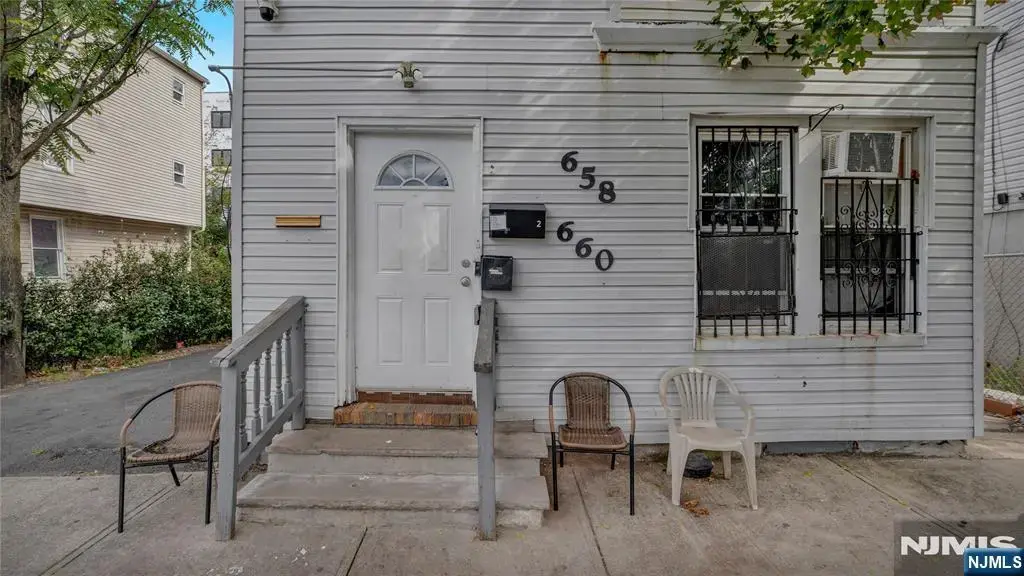 658-660 12th Street, Newark