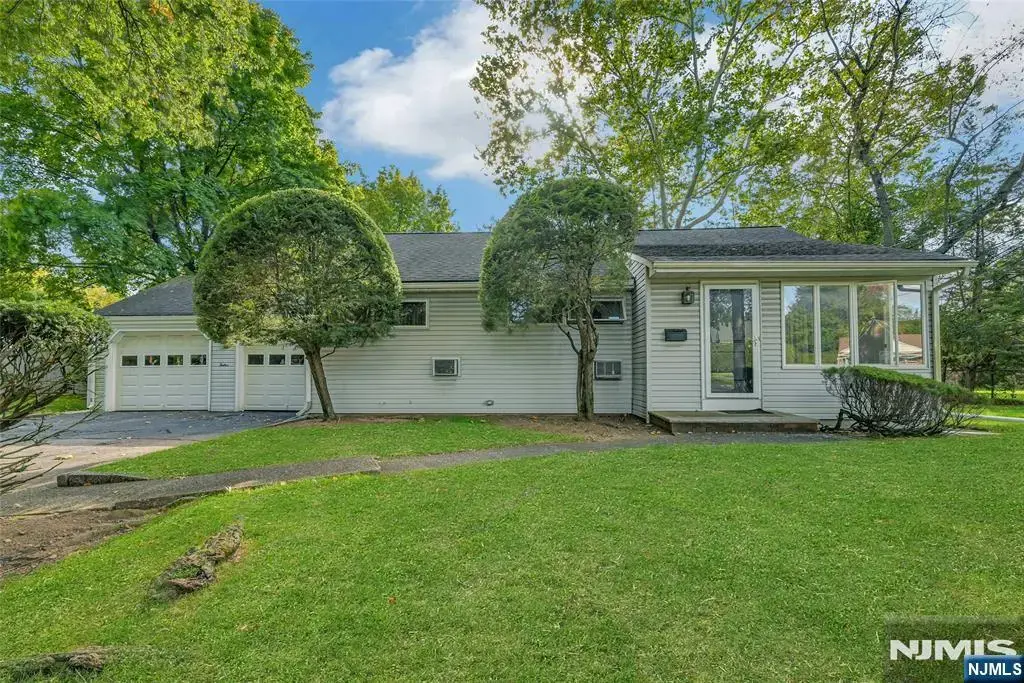 12 Pitcairn Avenue, Ho-Ho-Kus