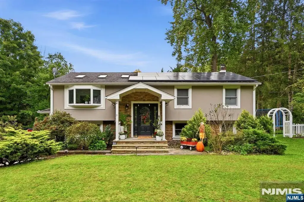 9 Ponderosa Place, West Milford