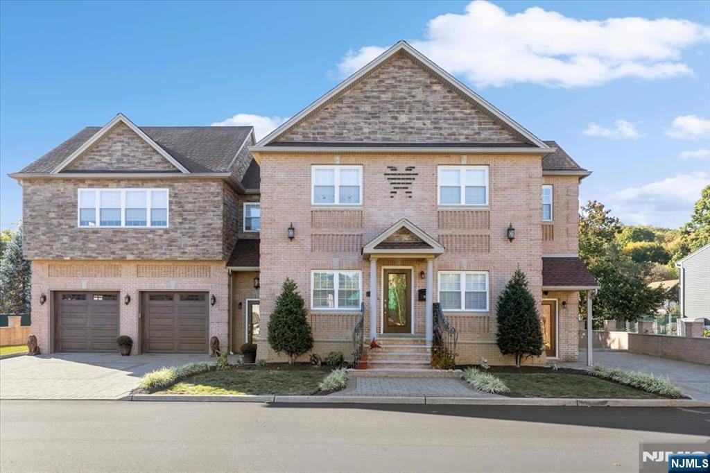 7 Bailey Avenue, Bloomingdale