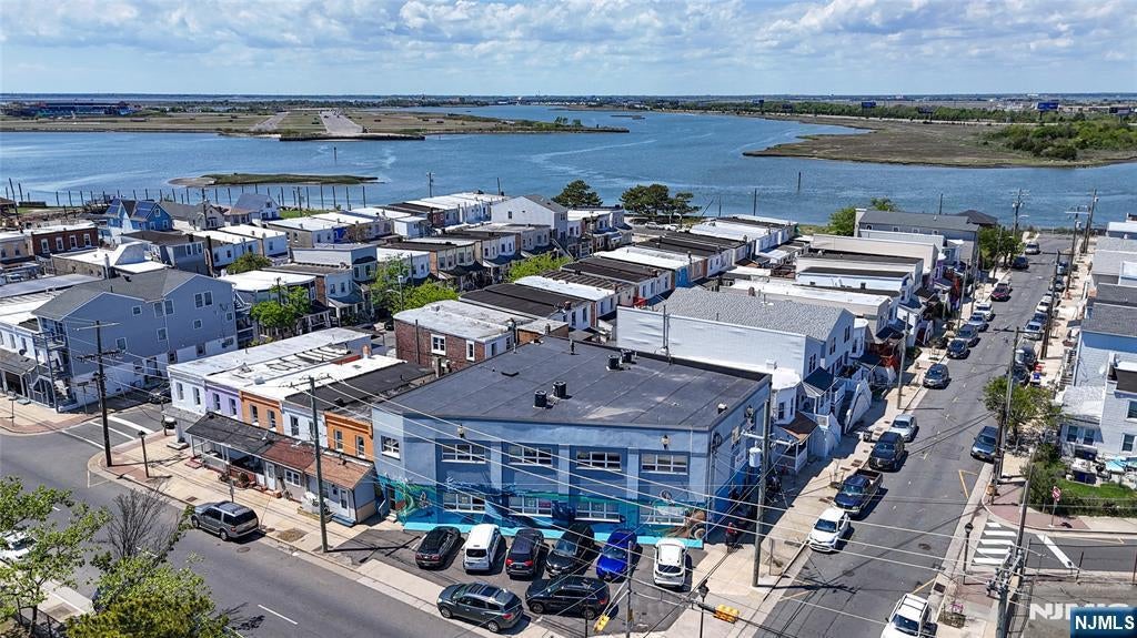 202 N Texas Avenue, Other Areas