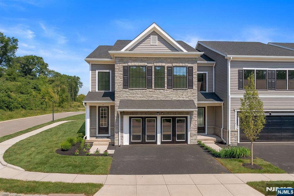 4 Trotter Way, Oakland