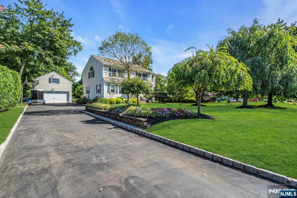 87 Amwell Road, Hillsborough