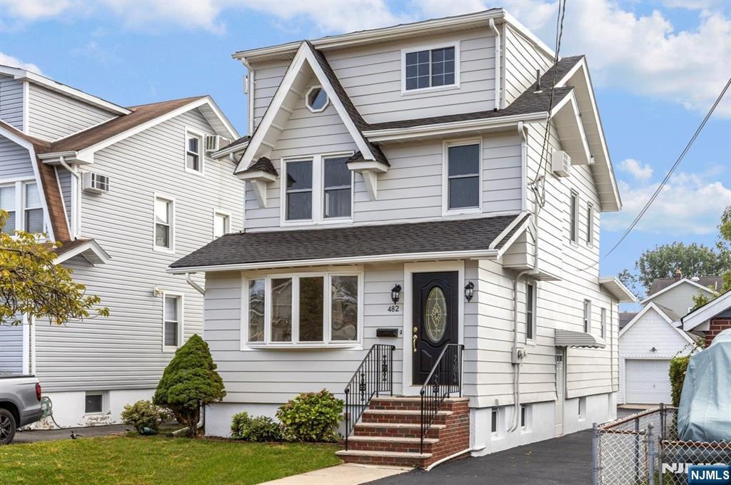 482 6th Avenue, Lyndhurst