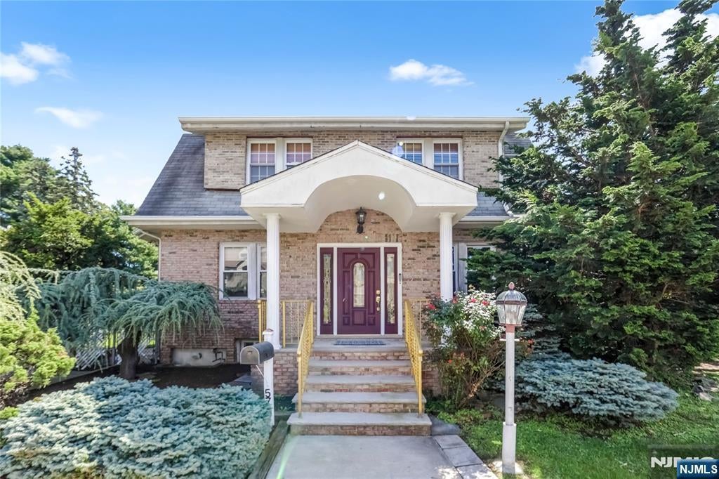 570 Winterburn Grove, Cliffside Park