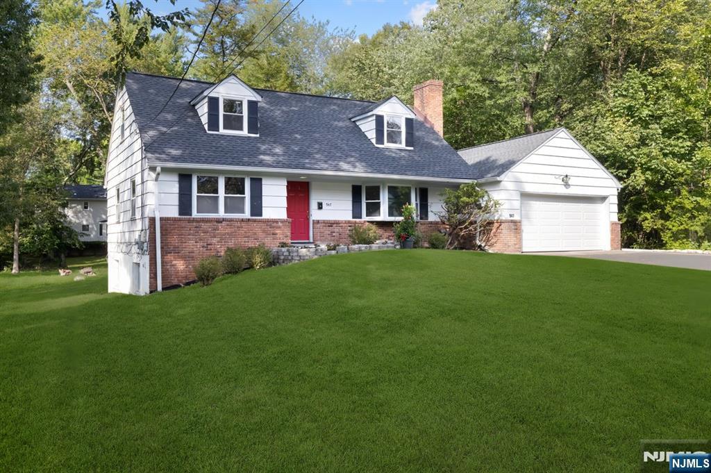 947 E Glen Avenue, Ridgewood