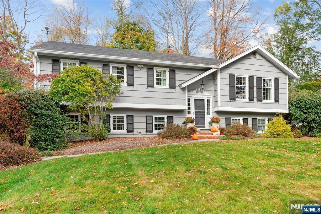 757 Sunset Terrace, Franklin Lakes