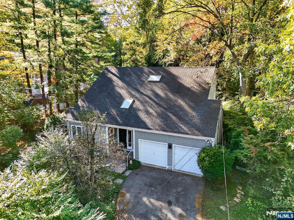 180 Glenwood Road, Englewood