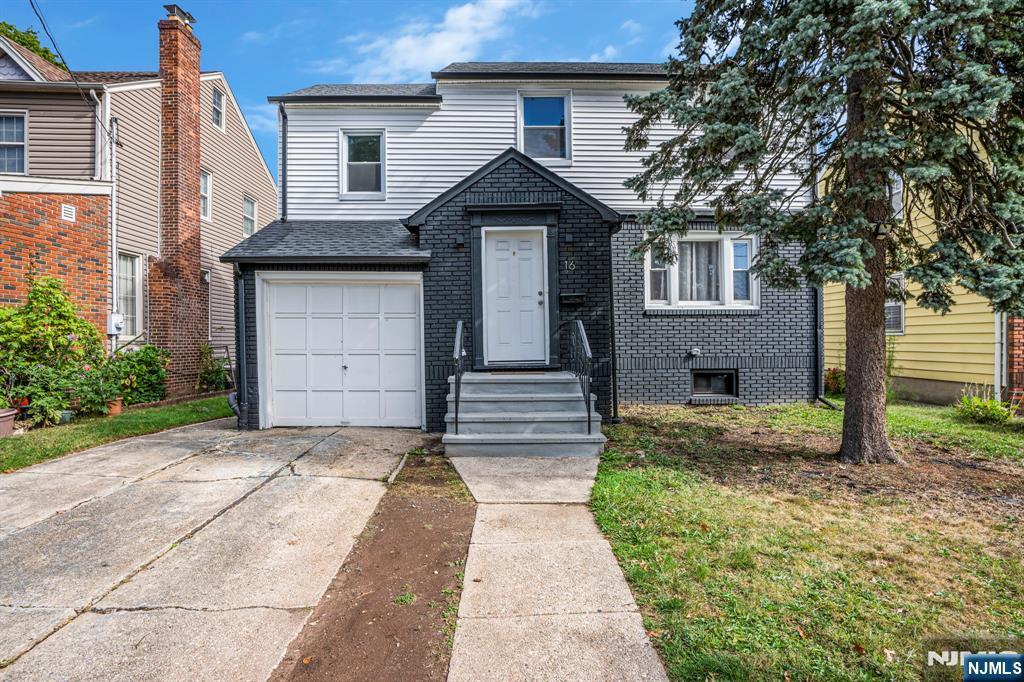 16 Pleasant Avenue, Belleville