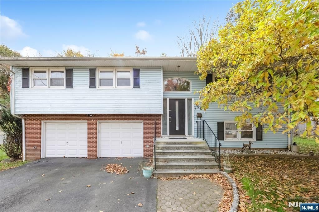 55 Carlson Court, Closter