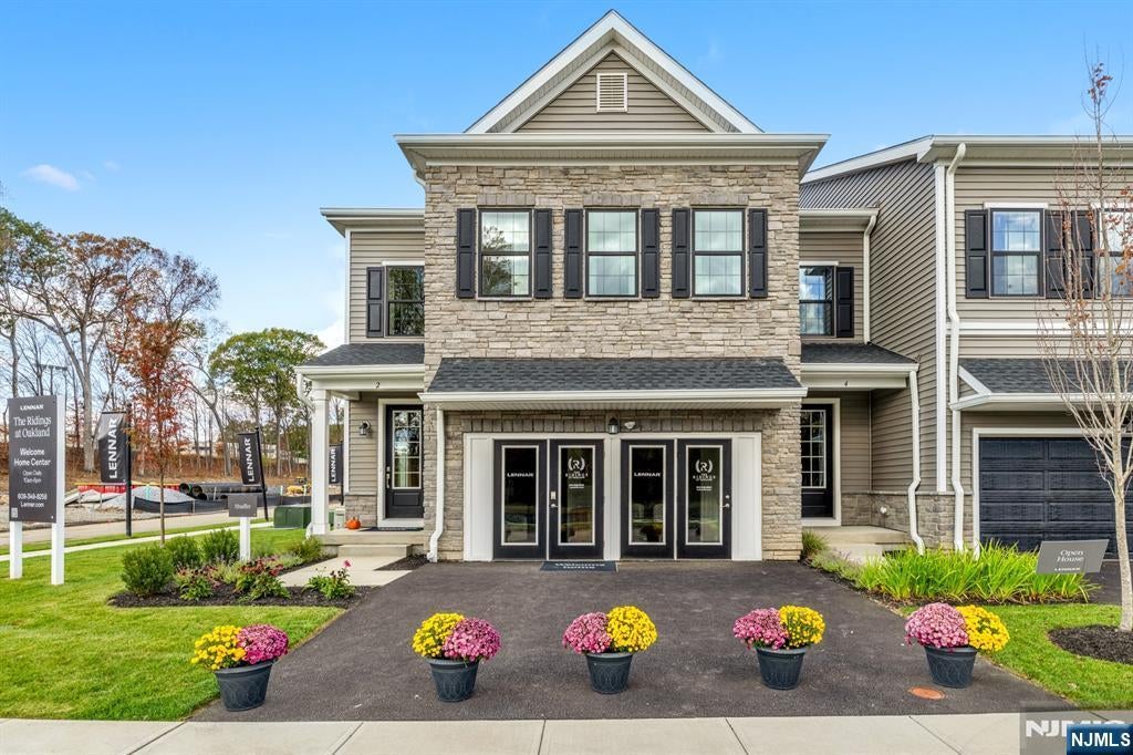 4 Trotter Way, Oakland