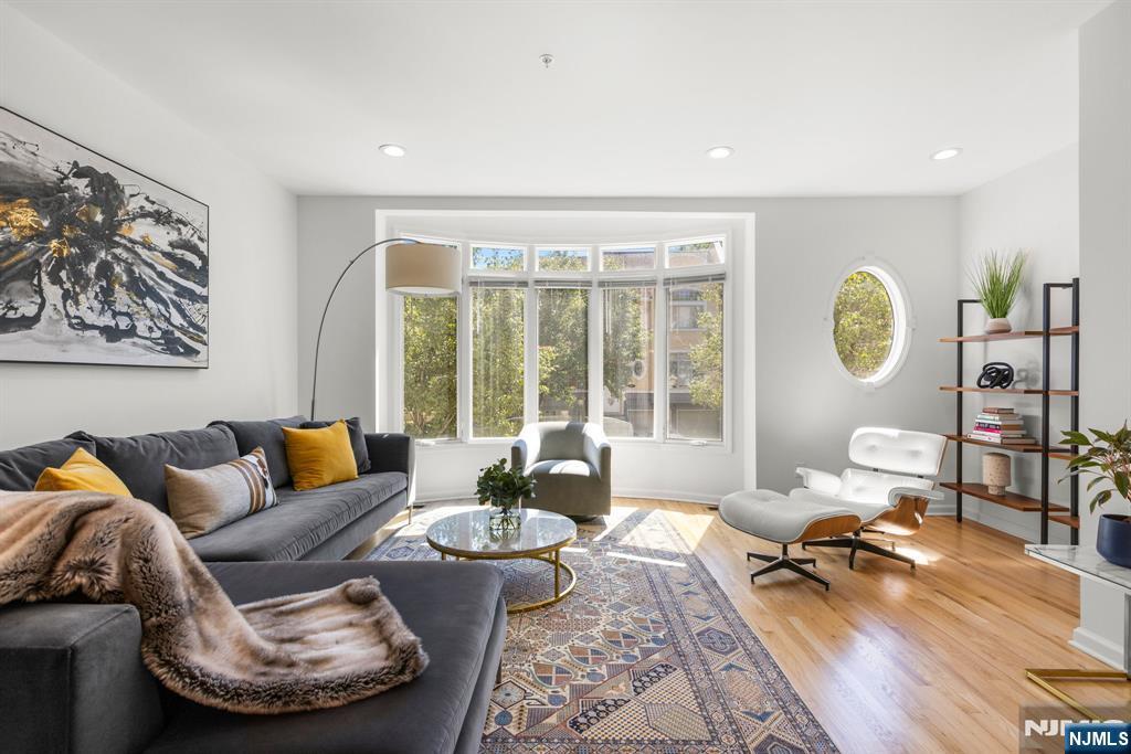 121 Winding Creek Way, Old Tappan