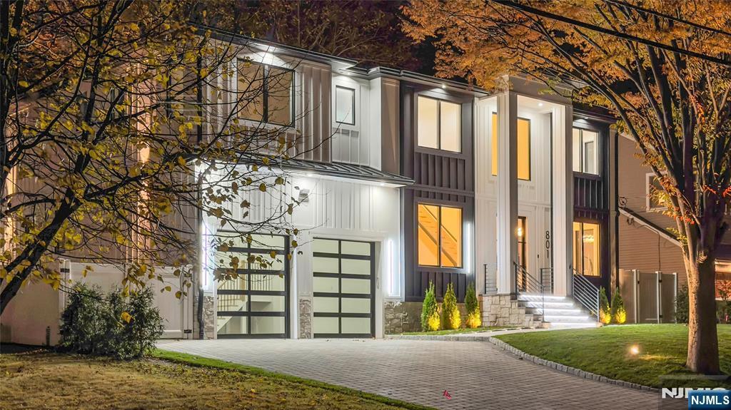 801 Godwin Road, Paramus