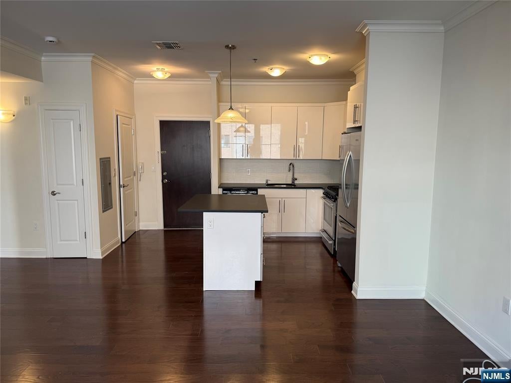 2001 Hudson 302, Fort Lee