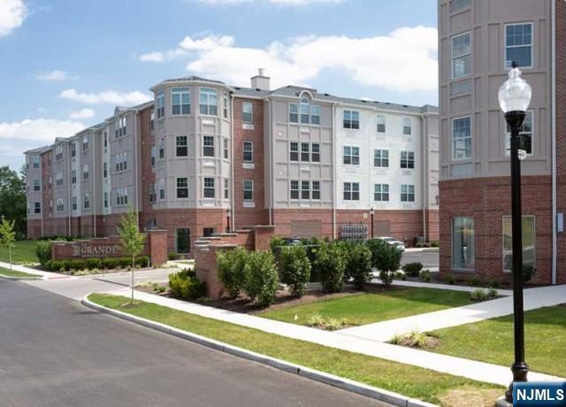 498 Van Bussum 209c, Saddle Brook