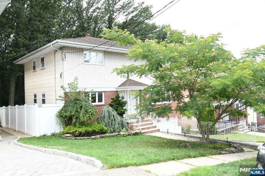 590 Carpenter 2, Ridgefield