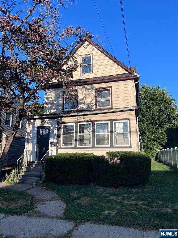 17 N Summit 2, Bergenfield