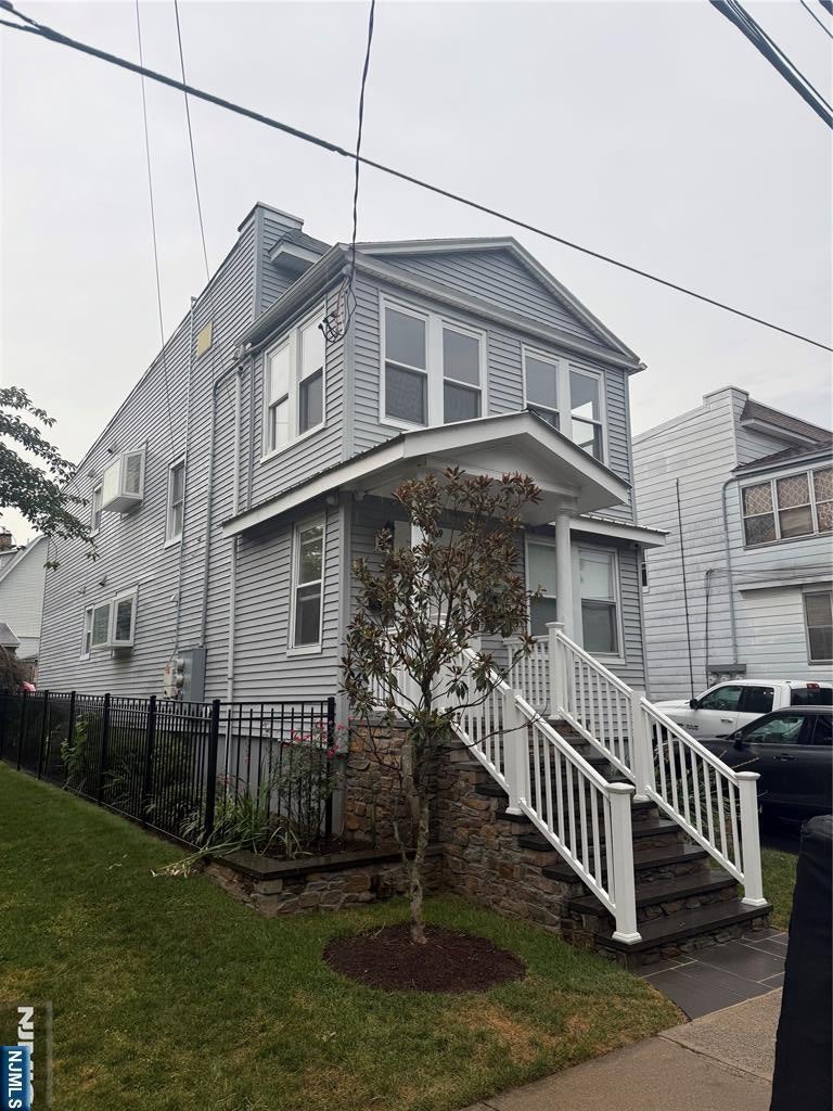 69 Charles, Bloomfield