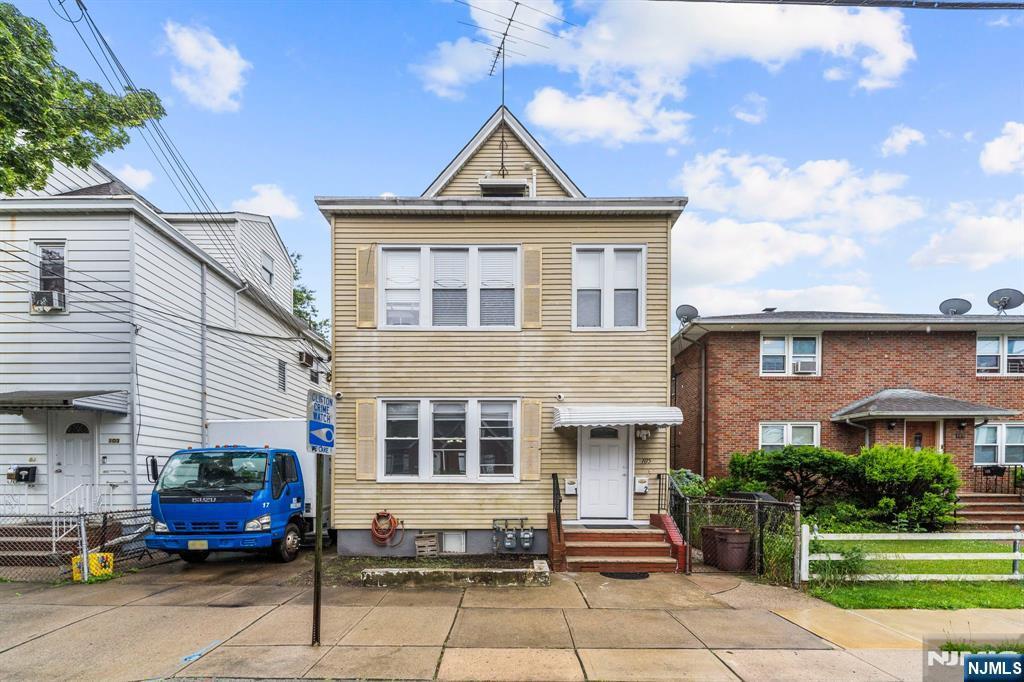 105 Van Riper 1, Clifton