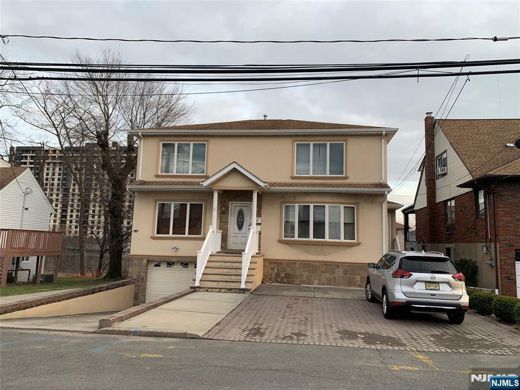 336 12th B, Palisades Park