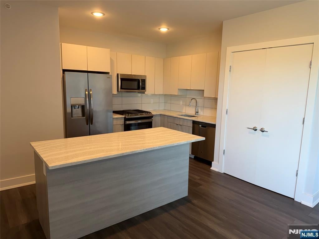 2301 Lemoine 606, Fort Lee