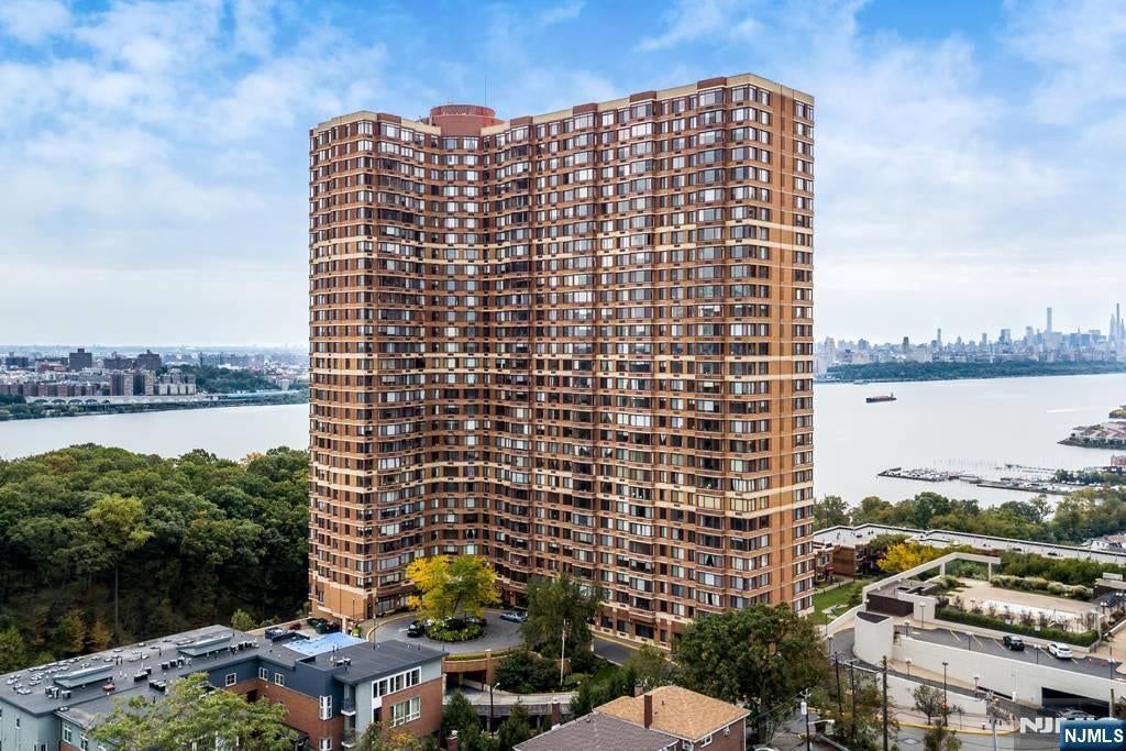 100 Old Palisade 3016, Fort Lee