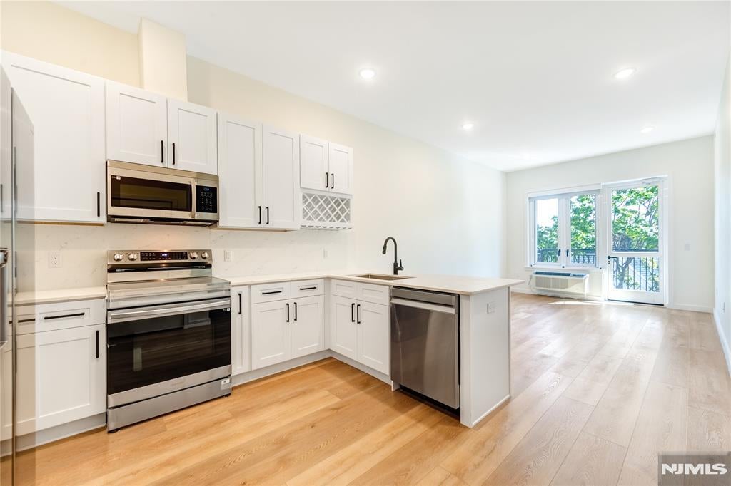 51 Queen Anne 312, Bogota