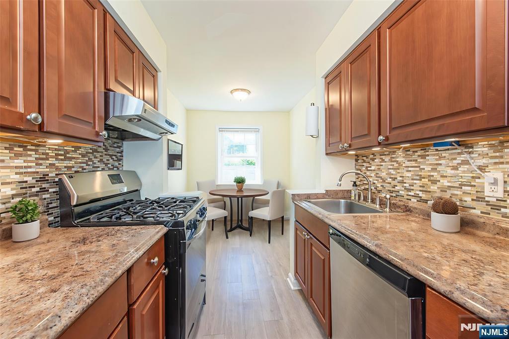 605 Grove L 2, Clifton